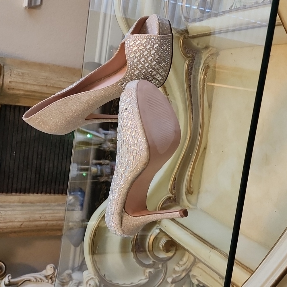 Size 9 De Blossom Heels - Picture 2 of 2